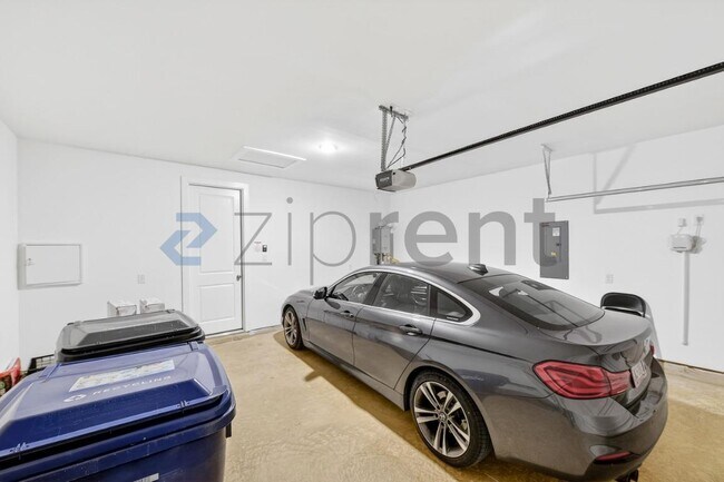 Building Photo - 3140 Eddington Dr