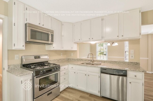 Building Photo - 300 Birch Creek Cir