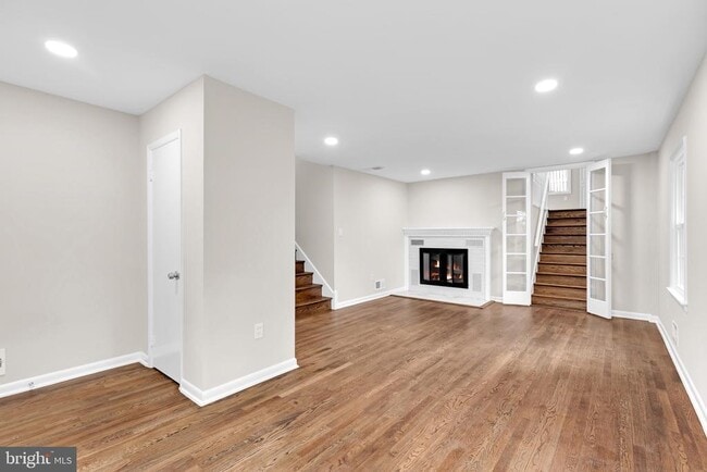 Building Photo - 3009 S Hill St