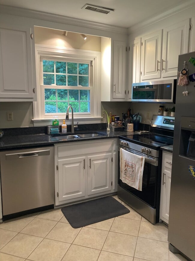 Building Photo - 7405 Glastonburg Dr