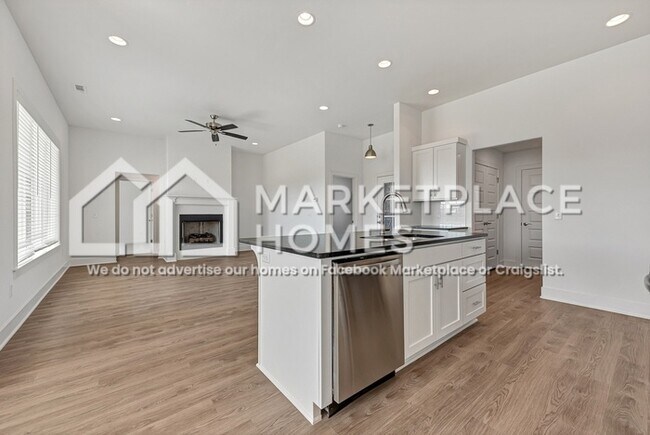 Building Photo - 375 Canada Dr