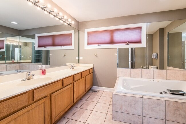 Building Photo - 840 N Northwest Hwy