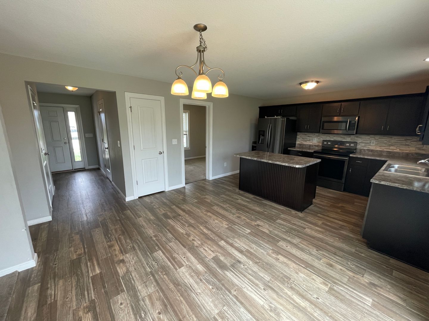 Building Photo - 15266 Delphinium Pl