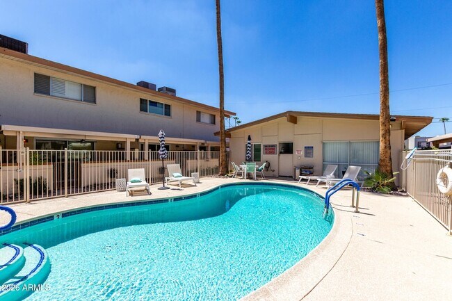 Building Photo - 4848 N Woodmere Fairway