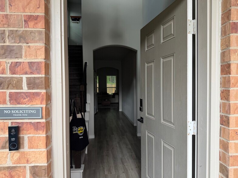 Building Photo - 27094 Grey Fox Run