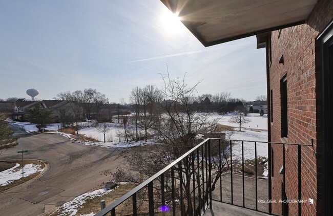 Building Photo - 100 Clubhouse Ln