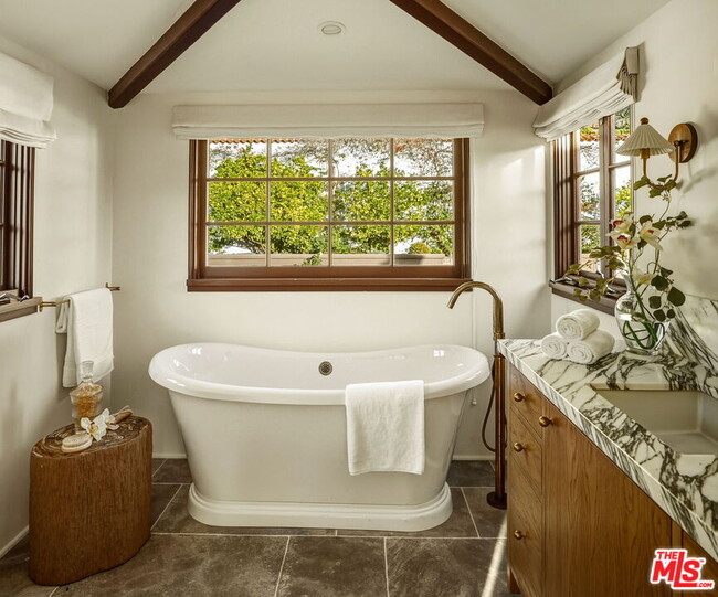 Building Photo - 1744 Reedvale Ln