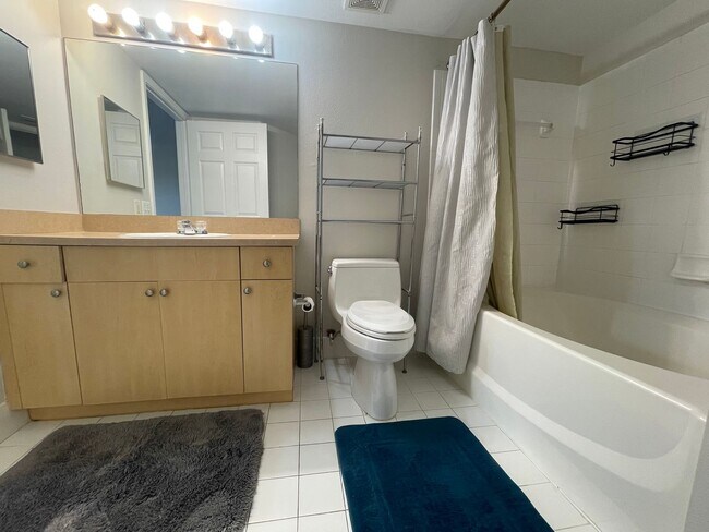 Building Photo - ANNUAL RENTAL - 1 BED / 1 BATH THE SANCTUA...
