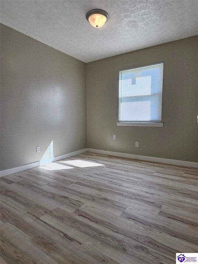 Building Photo - 608 N Woodland Dr