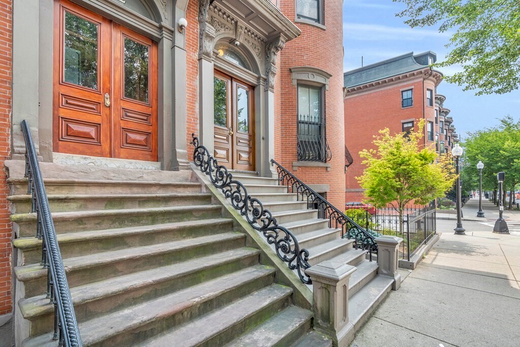 Building Photo - 668 Tremont St