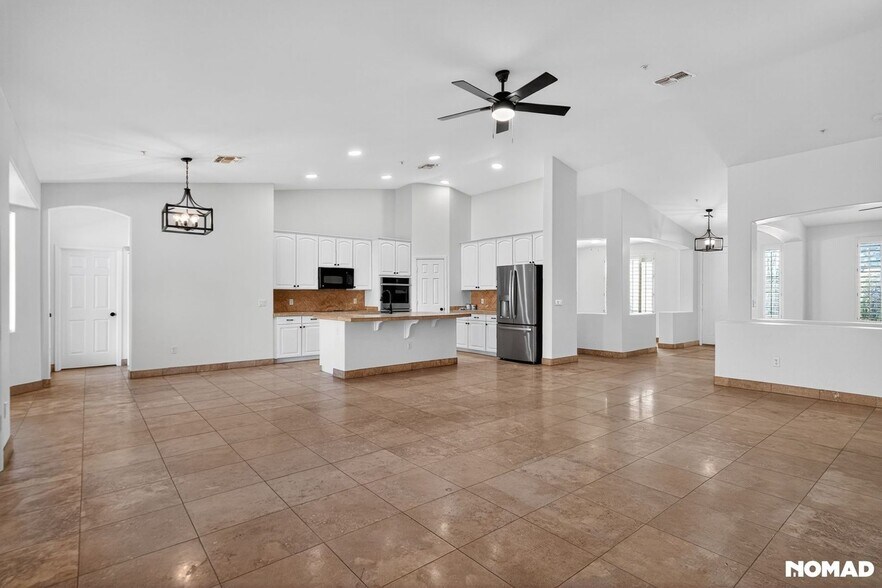 Building Photo - 7742 E Los Gatos Dr