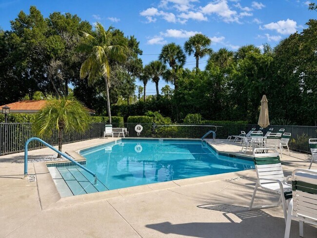 Building Photo - North Naples Condo for Rent- 2 Bedroom in Piper's Grove
