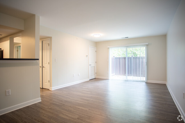 2BR, 2BA - Parkway Overlook Apartments