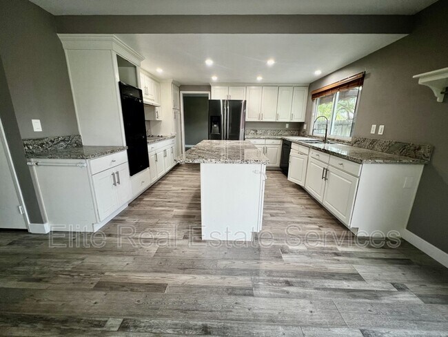 Building Photo - 3916 Feather Rock Ct