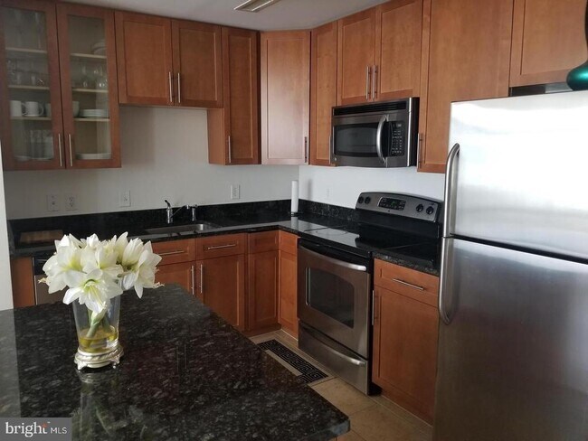 Building Photo - 155 Potomac Passage