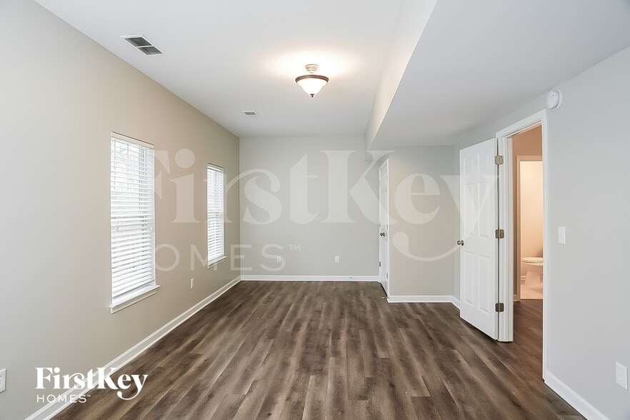 Building Photo - 4442 Brittany Dr