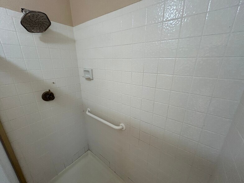 Building Photo - 12138 S Tomi Dr