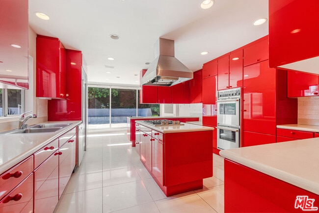 Building Photo - 811 N Hillcrest Rd