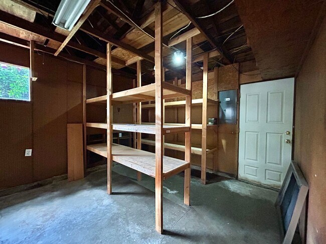 Building Photo - Tranquil Environment: 3 Bed, 1 Bath House