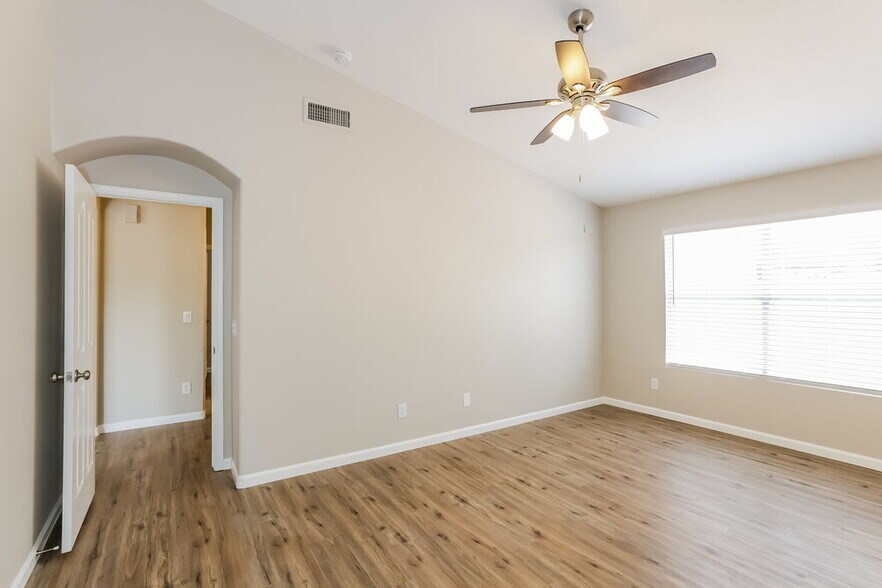 Building Photo - 2044 S Avoca Cir