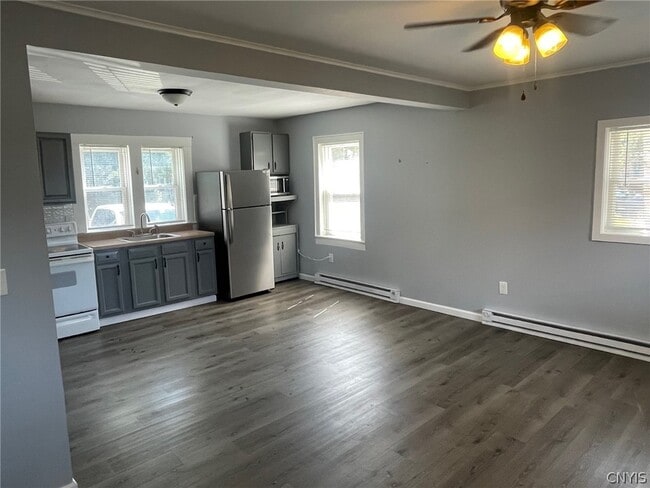 Building Photo - 44 Bridge St