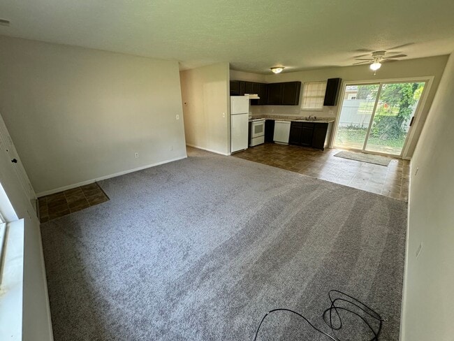 Building Photo - MT HEALTHY - Simple ranch living 3 bed 1 bath
