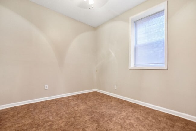 Building Photo - 701 Peachers Dr