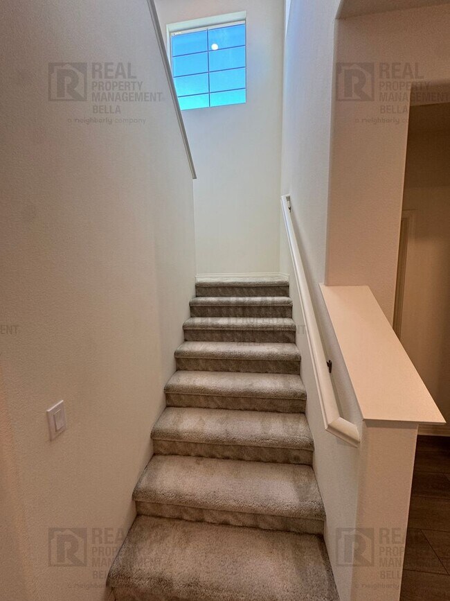 Building Photo - Cul-De-Sac Home in Heritage Lake Featuring Downstairs Bedroom & Bath + Loft