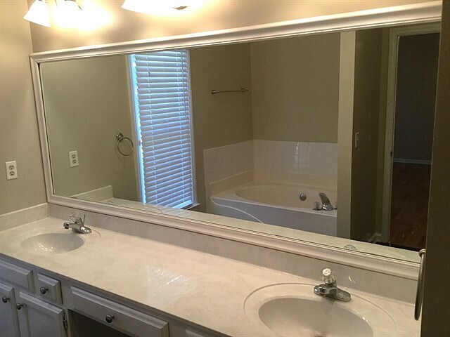 Building Photo - 3200 Daingerfield Dr