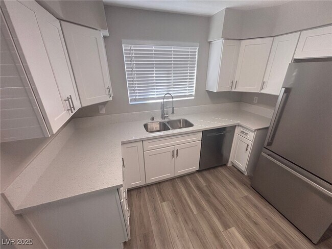 Building Photo - 3151 N Soaring Gulls Dr