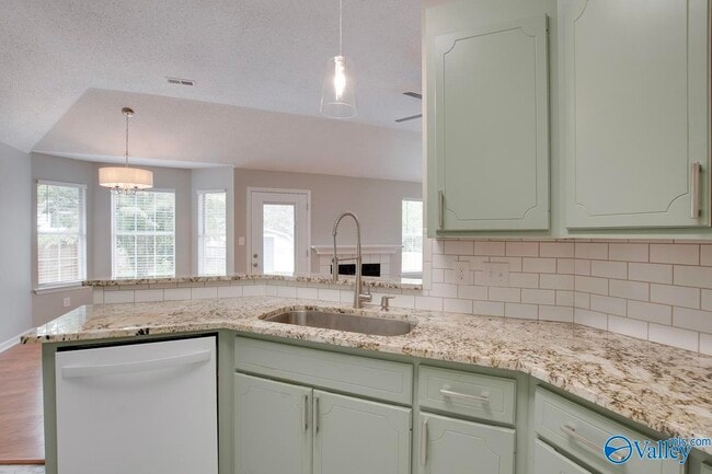 Building Photo - 118 River Oaks Dr