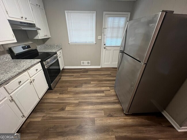 Building Photo - 8107 Cardav Ct SE