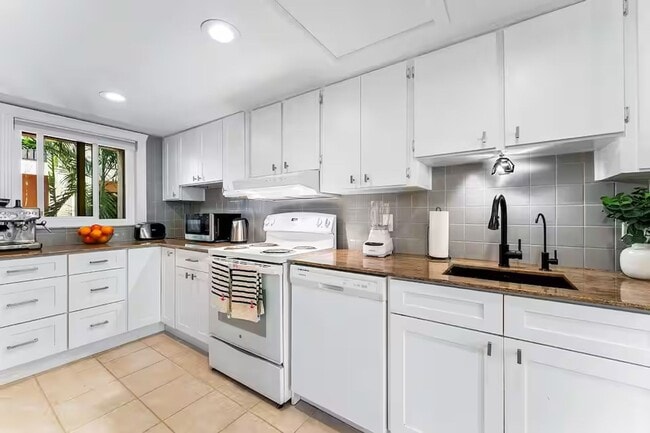 Building Photo - 3700 S Osprey Ave