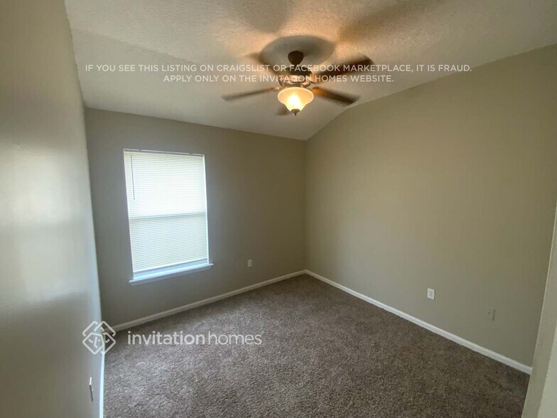 Building Photo - 13463 Devan Lee Dr E