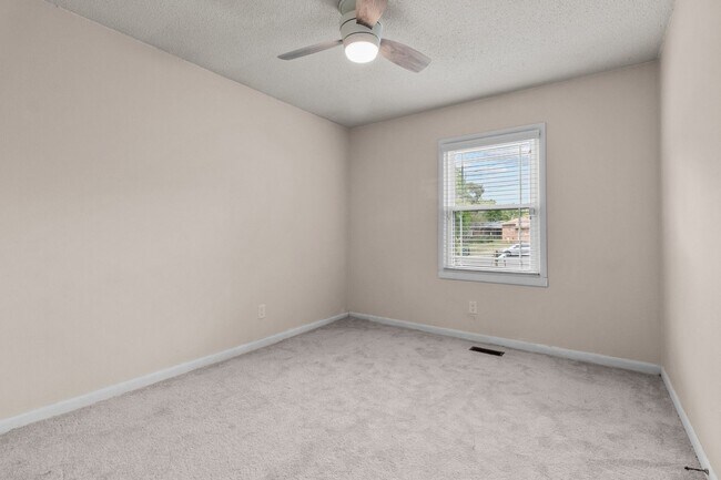 Building Photo - 4 Bedroom 2 Bath Ranch in a cul-de-sac