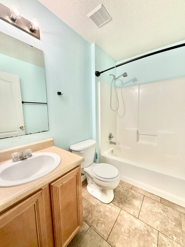 Building Photo - 2070 Catline Cir