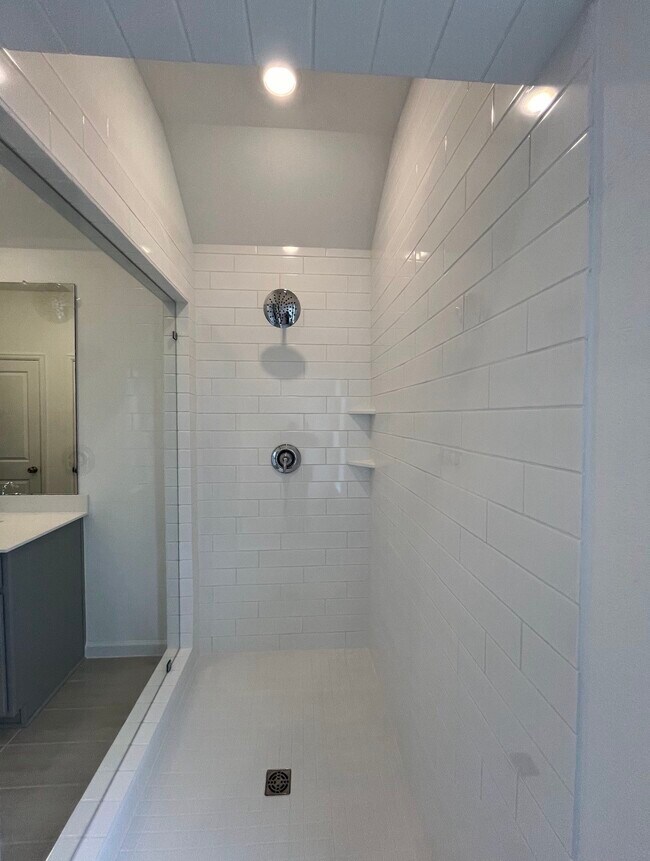 Building Photo - 5422 Holly Hvn Ct