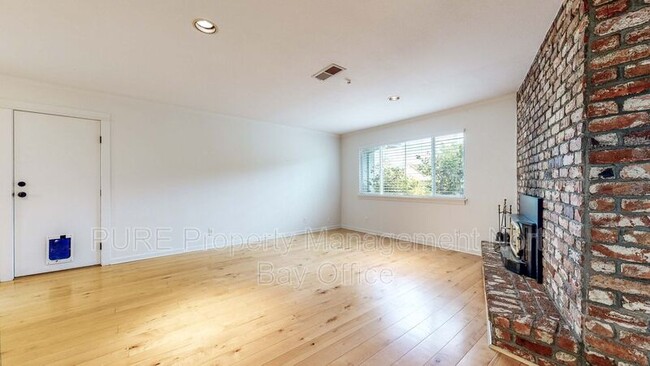 Building Photo - 3225 Meadow Glen Dr