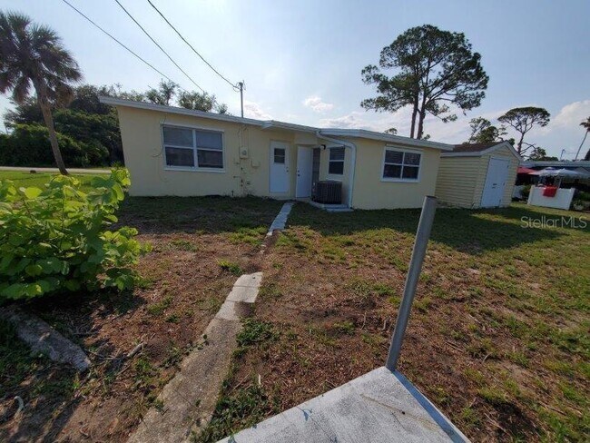 Building Photo - 2472 Picnic St