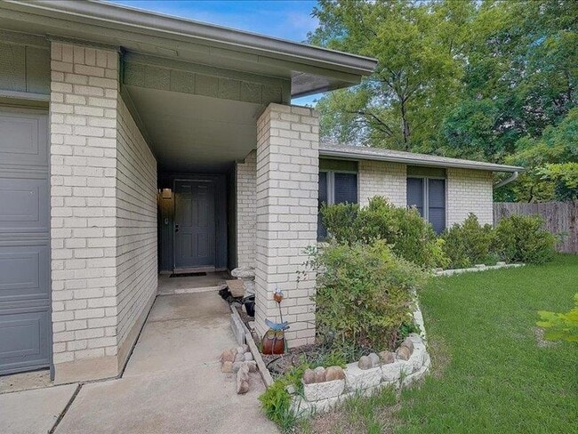 Building Photo - 10906 Meadgreen Ct