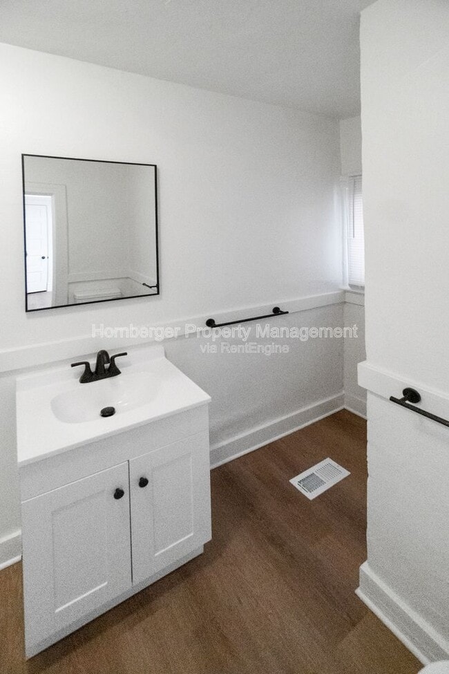 Building Photo - 1911 W 2nd Ave