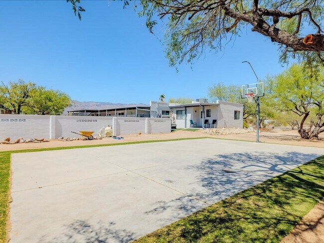 Building Photo - 1 Bedroom 1 Bathroom FULLY FURNISHED! COMM...