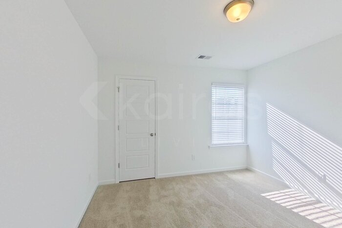 Building Photo - 304 Silver Maple Ln