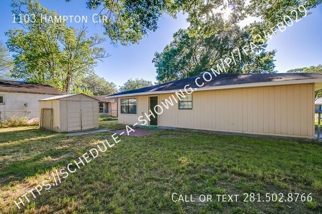 Building Photo - 1103 Hampton Cir
