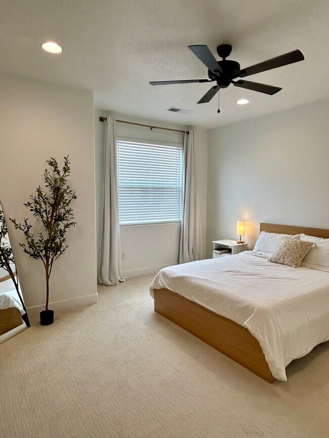 Building Photo - 832 S American Beech Ln