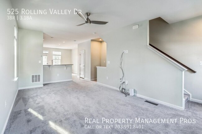 Building Photo - 525 Rolling Valley Dr