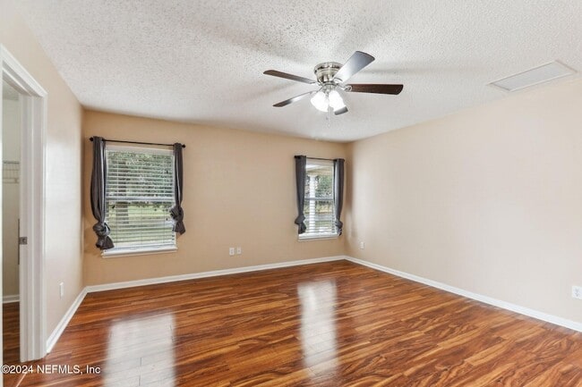 Building Photo - 14018 Fish Eagle Dr E