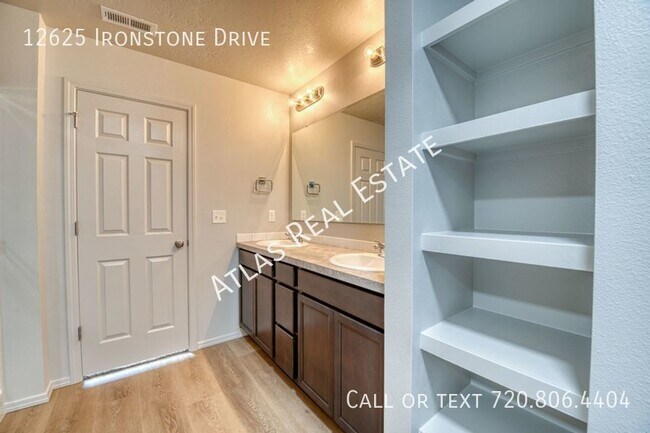 Building Photo - 4 WEEKS FREE RENT IF MOVED IN BY 4/15! Mod...