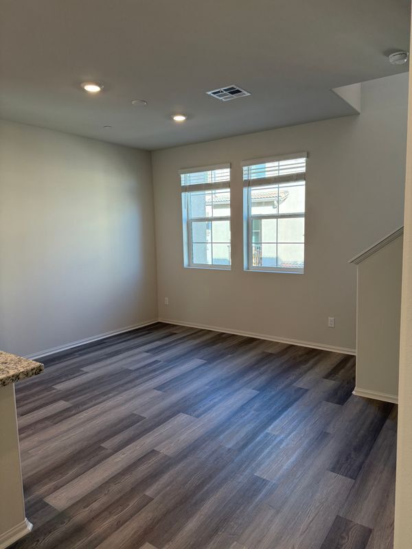 Building Photo - 40451 Melrose Dr