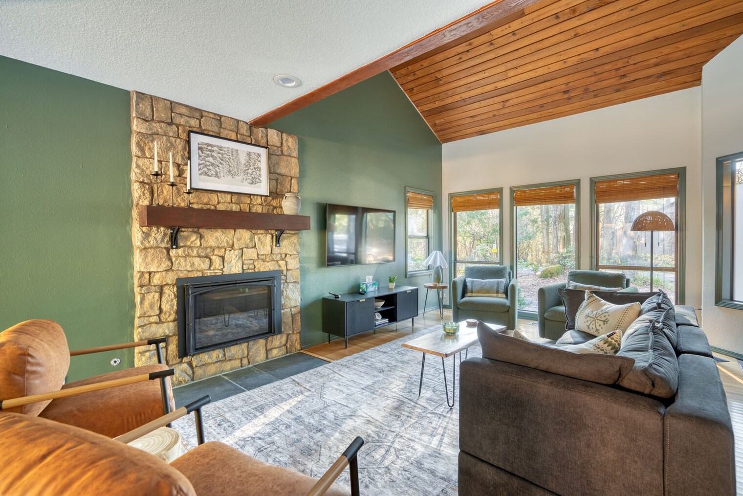 Building Photo - 65377 E Sandy River Ln